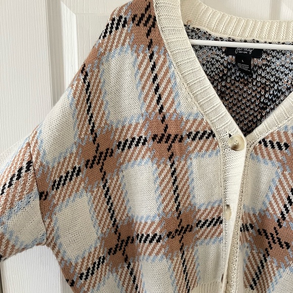 Just Polly Plaid V-Neck Cardigan - Picture 2 of 5
